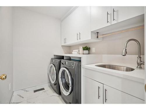 3316 Stalybridge Drive, Oakville, ON - Indoor Photo Showing Laundry Room