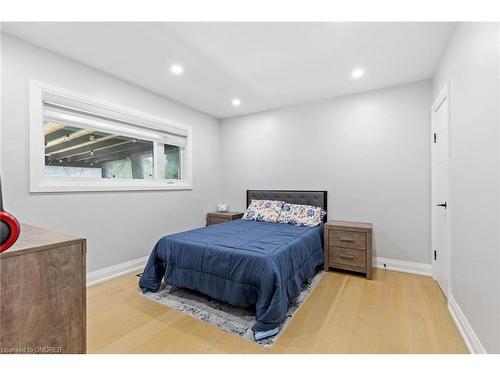 1302 Dunbar Road, Burlington, ON - Indoor Photo Showing Bedroom