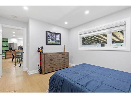 1302 Dunbar Road, Burlington, ON - Indoor Photo Showing Bedroom