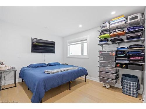 1302 Dunbar Road, Burlington, ON - Indoor Photo Showing Bedroom