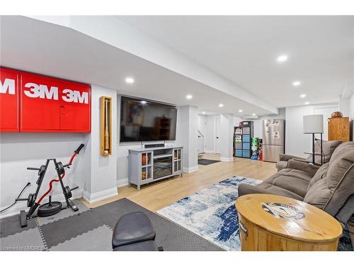 1302 Dunbar Road, Burlington, ON - Indoor Photo Showing Living Room