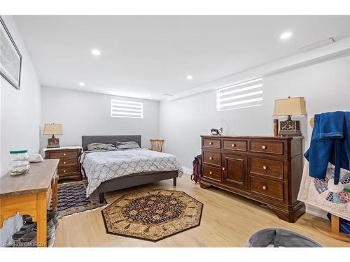 1302 Dunbar Road, Burlington, ON - Indoor Photo Showing Bedroom