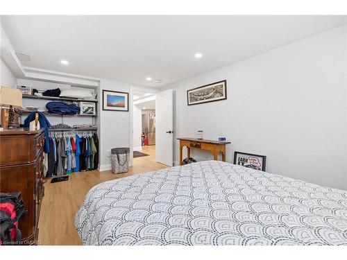 1302 Dunbar Road, Burlington, ON - Indoor Photo Showing Bedroom