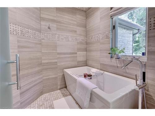 4038 Lakeshore Road, Burlington, ON - Indoor Photo Showing Bathroom