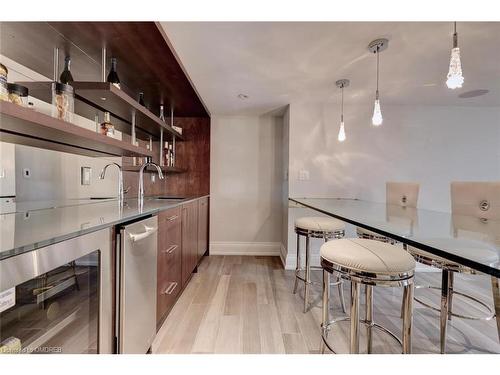 4038 Lakeshore Road, Burlington, ON - Indoor Photo Showing Kitchen