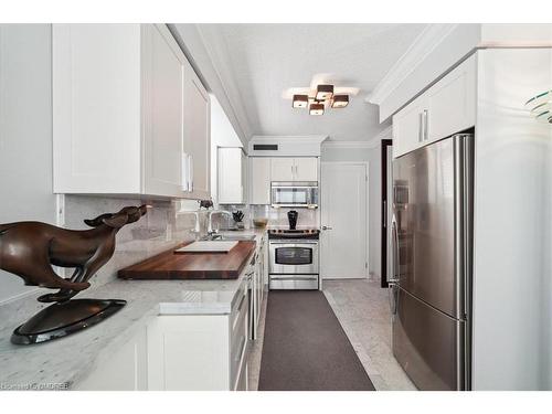 314-221 Robinson Street, Oakville, ON - Indoor Photo Showing Kitchen