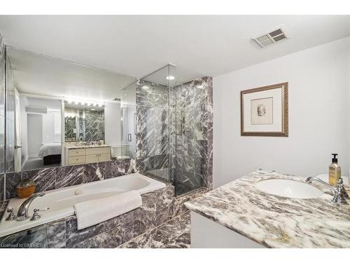 314-221 Robinson Street, Oakville, ON - Indoor Photo Showing Bathroom