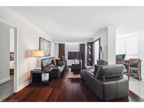 314-221 Robinson Street, Oakville, ON - Indoor Photo Showing Living Room