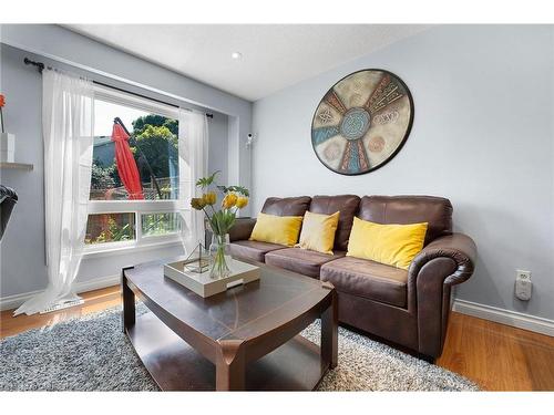 120 Courtleigh Square, Brampton, ON - Indoor Photo Showing Living Room