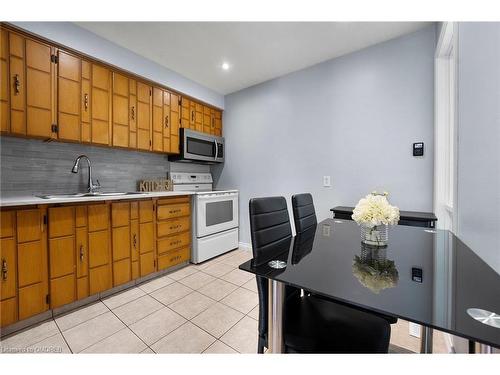 120 Courtleigh Square, Brampton, ON - Indoor Photo Showing Kitchen