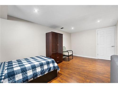 120 Courtleigh Square, Brampton, ON - Indoor Photo Showing Bedroom