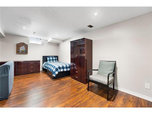 120 Courtleigh Square, Brampton, ON - Indoor Photo Showing Bedroom