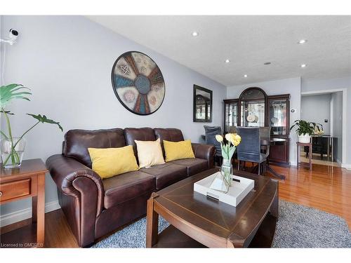 120 Courtleigh Square, Brampton, ON - Indoor Photo Showing Living Room