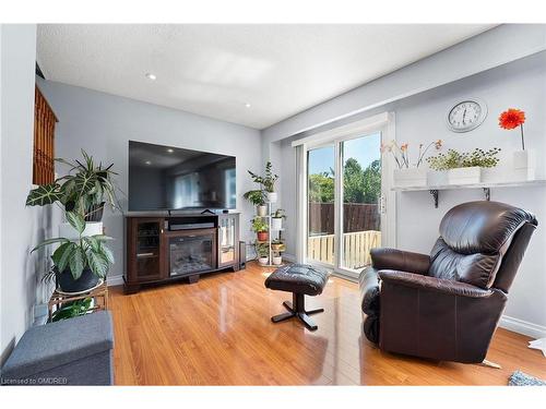 120 Courtleigh Square, Brampton, ON - Indoor Photo Showing Living Room