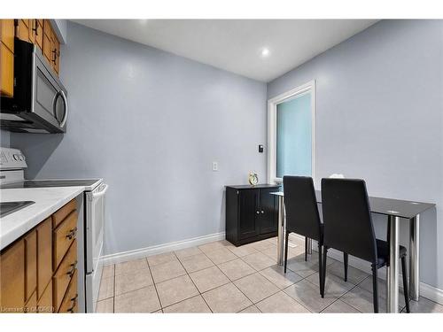 120 Courtleigh Square, Brampton, ON - Indoor Photo Showing Kitchen