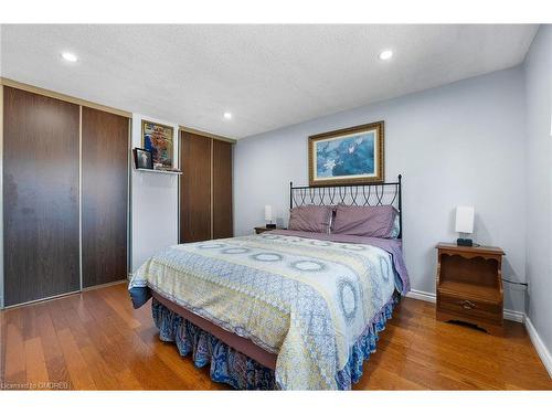 120 Courtleigh Square, Brampton, ON - Indoor Photo Showing Bedroom