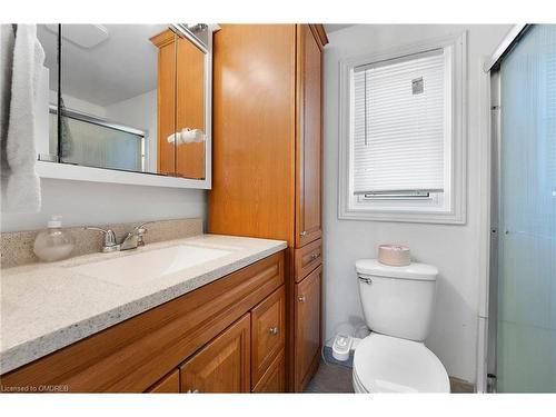 120 Courtleigh Square, Brampton, ON - Indoor Photo Showing Bathroom