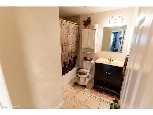 48 Rochelle Drive, Guelph, ON - Indoor Photo Showing Bathroom