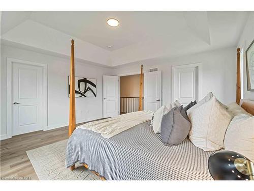 5 Admiral Road Road, Welland, ON - Indoor Photo Showing Bedroom