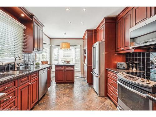 27 Southaven Place, Oakville, ON - Indoor Photo Showing Kitchen