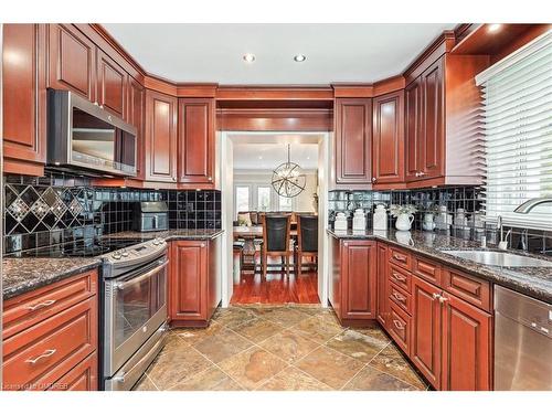 27 Southaven Place, Oakville, ON - Indoor Photo Showing Kitchen