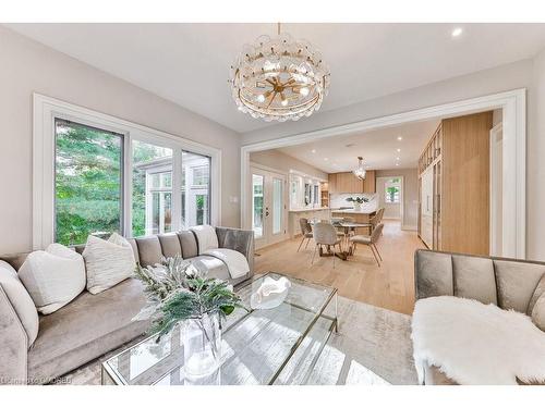 1312 Duncan Road, Oakville, ON - Indoor Photo Showing Living Room