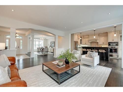 11300 Taylor Court, Campbellville, ON - Indoor Photo Showing Living Room