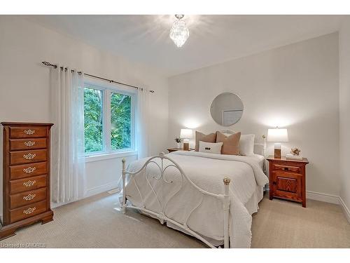 11300 Taylor Court, Campbellville, ON - Indoor Photo Showing Bedroom