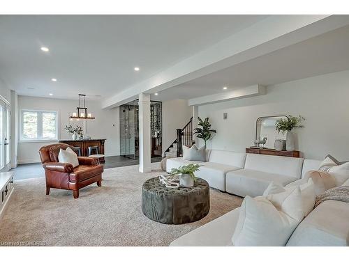 11300 Taylor Court, Campbellville, ON - Indoor Photo Showing Living Room