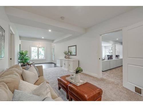 11300 Taylor Court, Campbellville, ON - Indoor Photo Showing Living Room