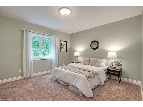 11300 Taylor Court, Campbellville, ON - Indoor Photo Showing Bedroom