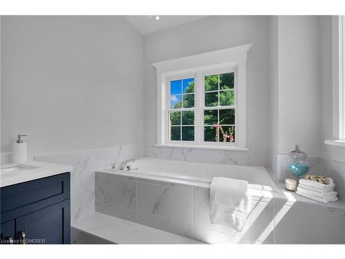 199 Niagara Street, Niagara-On-The-Lake, ON - Indoor Photo Showing Bathroom