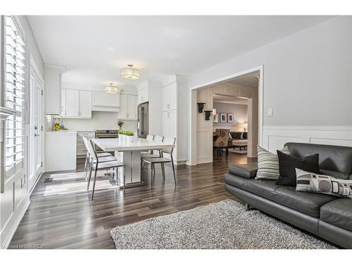 2278 Grand Oak Trail, Oakville, ON - Indoor Photo Showing Living Room