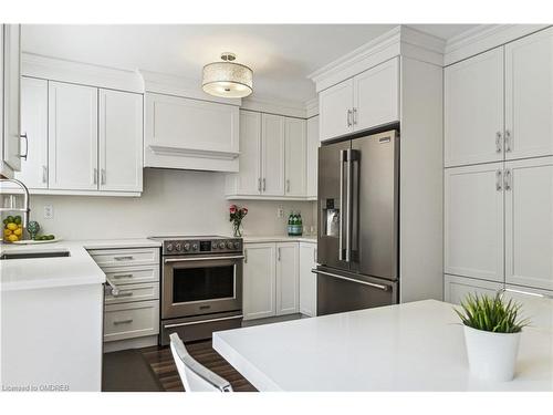 2278 Grand Oak Trail, Oakville, ON - Indoor Photo Showing Kitchen With Double Sink