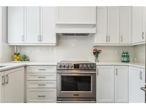 2278 Grand Oak Trail, Oakville, ON - Indoor Photo Showing Kitchen