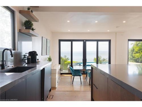 2226 Lakeshore Road, Burlington, ON - Indoor Photo Showing Kitchen