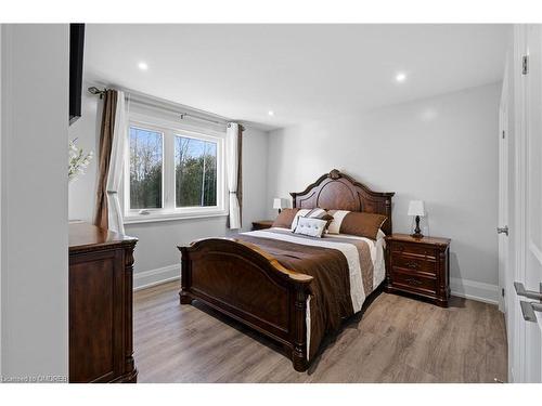 2993 Innisfil Beach Road, Innisfil, ON - Indoor Photo Showing Bedroom