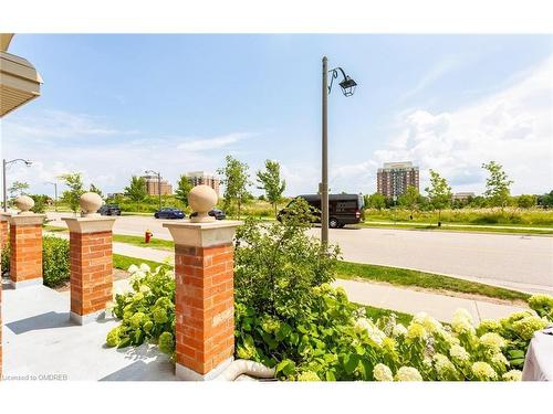 10-51 Hays Boulevard, Oakville, ON - Outdoor