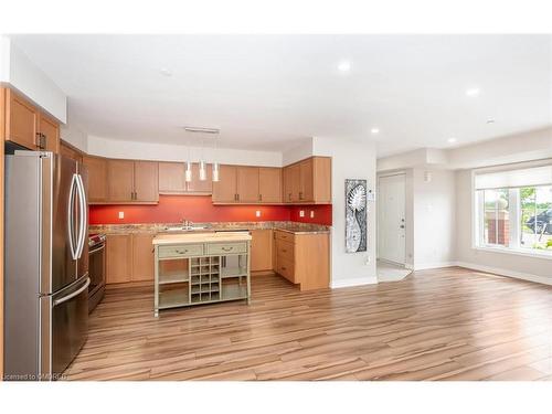 10-51 Hays Boulevard, Oakville, ON - Indoor Photo Showing Kitchen With Stainless Steel Kitchen