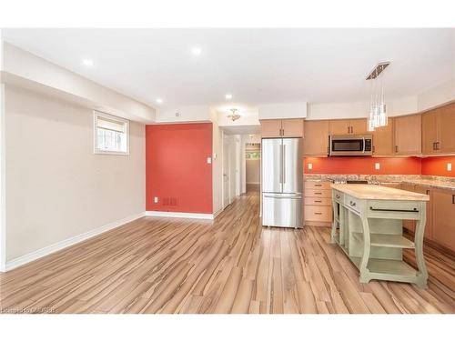 10-51 Hays Boulevard, Oakville, ON - Indoor Photo Showing Kitchen