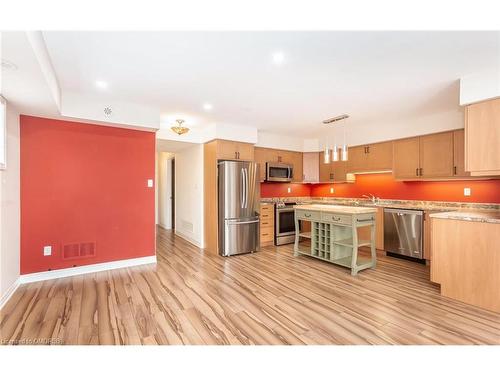 10-51 Hays Boulevard, Oakville, ON - Indoor Photo Showing Kitchen With Stainless Steel Kitchen