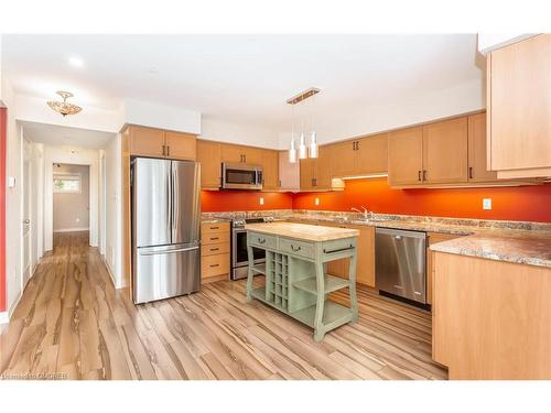 10-51 Hays Boulevard, Oakville, ON - Indoor Photo Showing Kitchen With Stainless Steel Kitchen