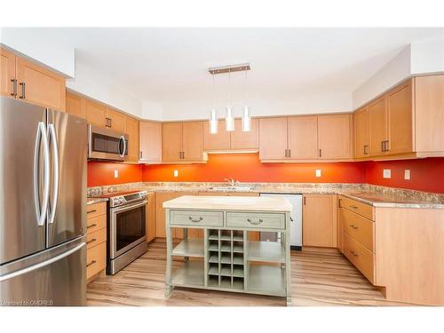 10-51 Hays Boulevard, Oakville, ON - Indoor Photo Showing Kitchen With Stainless Steel Kitchen