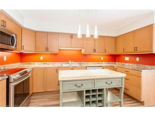 10-51 Hays Boulevard, Oakville, ON - Indoor Photo Showing Kitchen