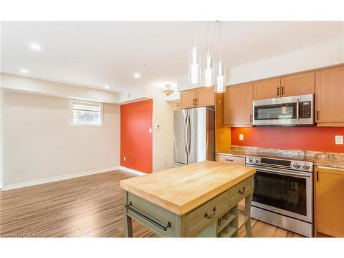 10-51 Hays Boulevard, Oakville, ON - Indoor Photo Showing Kitchen With Stainless Steel Kitchen