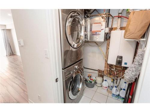 10-51 Hays Boulevard, Oakville, ON - Indoor Photo Showing Laundry Room