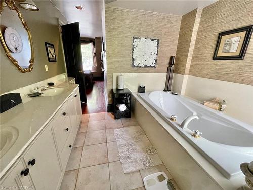 113 Claremont Drive, Hamilton, ON - Indoor Photo Showing Bathroom