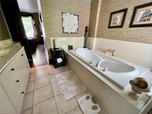 113 Claremont Drive, Hamilton, ON - Indoor Photo Showing Bathroom