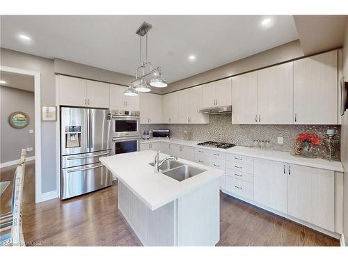 164 Belmore Court Court, Milton, ON - Indoor Photo Showing Kitchen With Stainless Steel Kitchen With Double Sink With Upgraded Kitchen