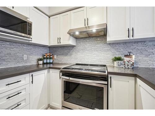 3054 Highvalley Road, Oakville, ON - Indoor Photo Showing Kitchen With Upgraded Kitchen